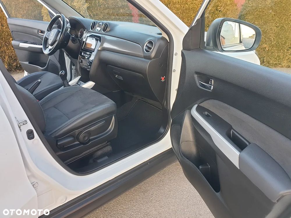 Suzuki Vitara 1.6 Premium 2WD - 24