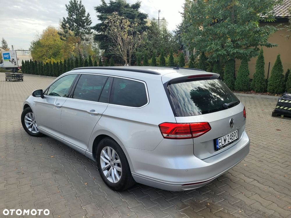 Volkswagen Passat - 4
