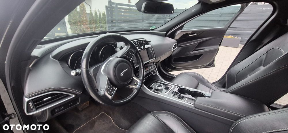 Jaguar XE 20d AWD R-Sport - 15