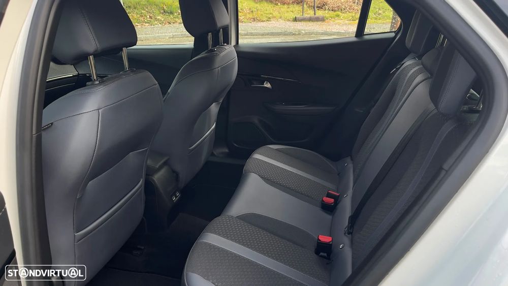 Peugeot 2008 PureTech 130 EAT8 Allure Pack - 16