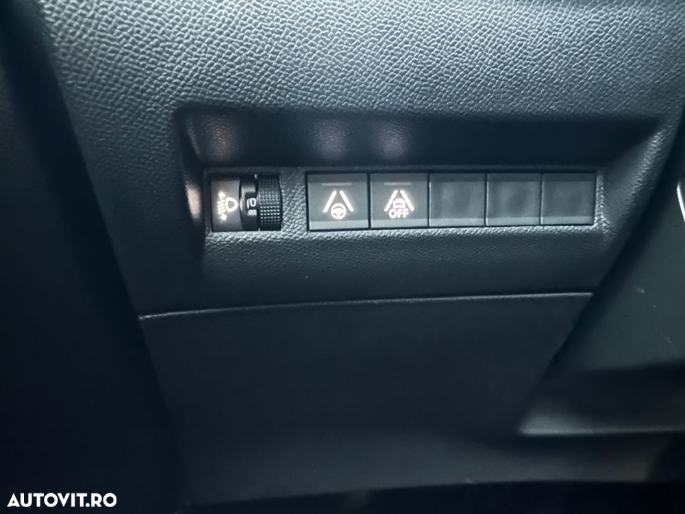 Peugeot 2008 BlueHDi 130 EAT8 GT Pack - 12