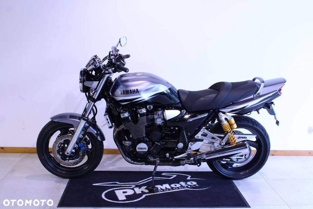 Yamaha XJR - 3