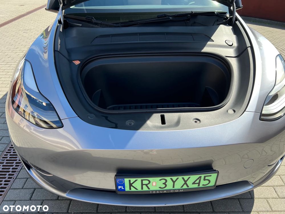 Tesla Model Y - 12