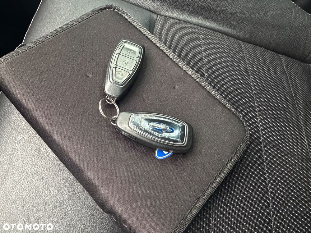 Ford S-Max 2.0 TDCi DPF Titanium - 24