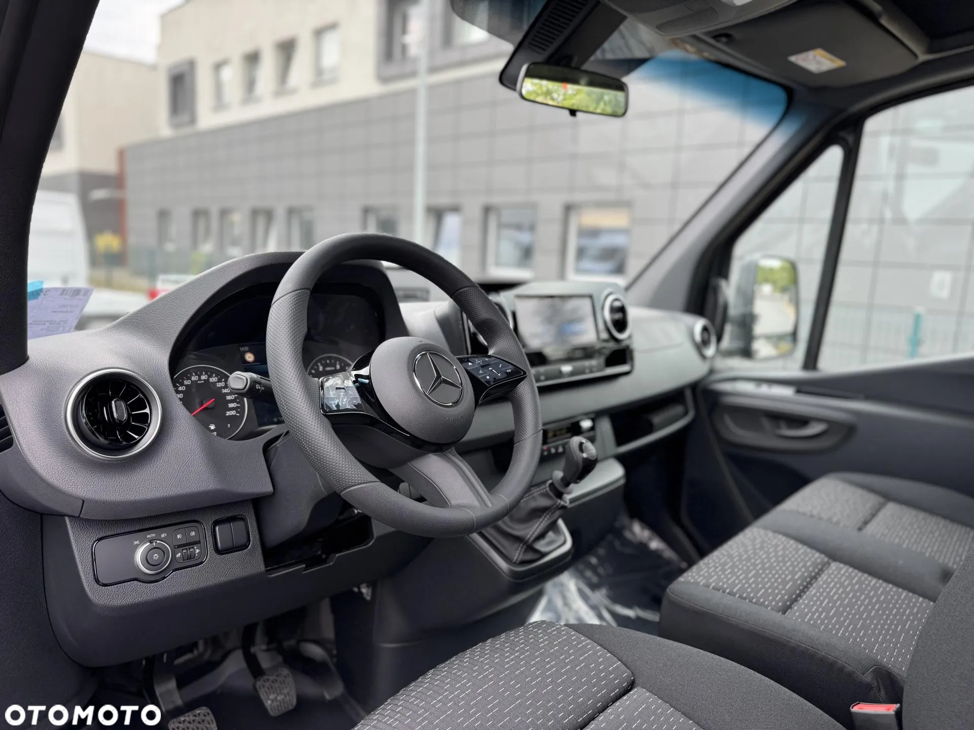 Mercedes-Benz Sprinter - 6