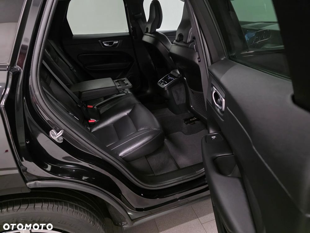 Volvo XC 60 B4 D Ultimate Dark - 34