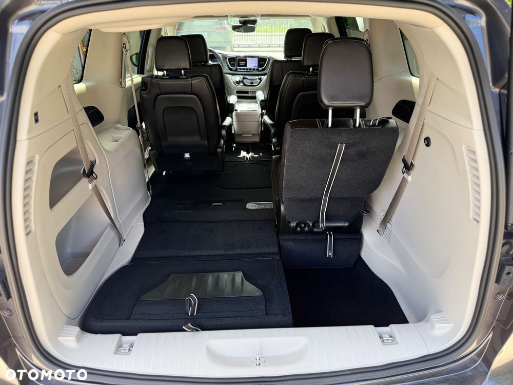 Chrysler Pacifica - 23