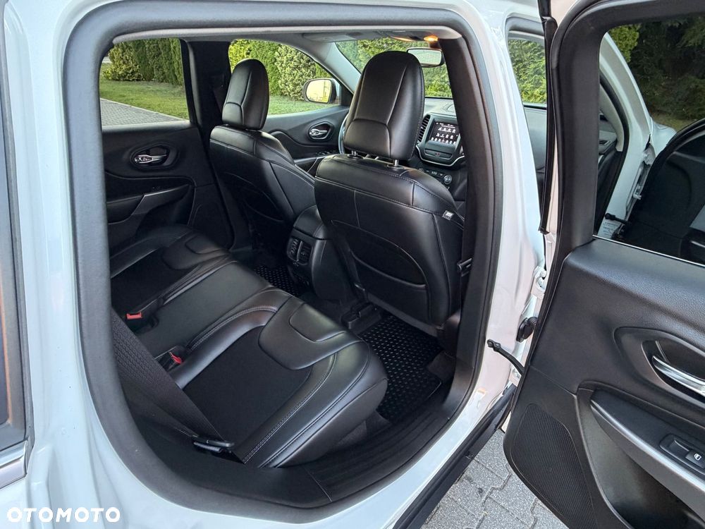 Jeep Cherokee - 21