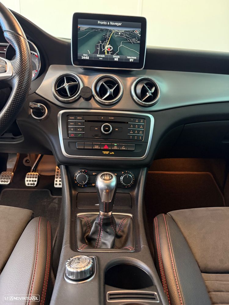 Mercedes-Benz CLA 180 d Shooting Brake AMG Line - 11