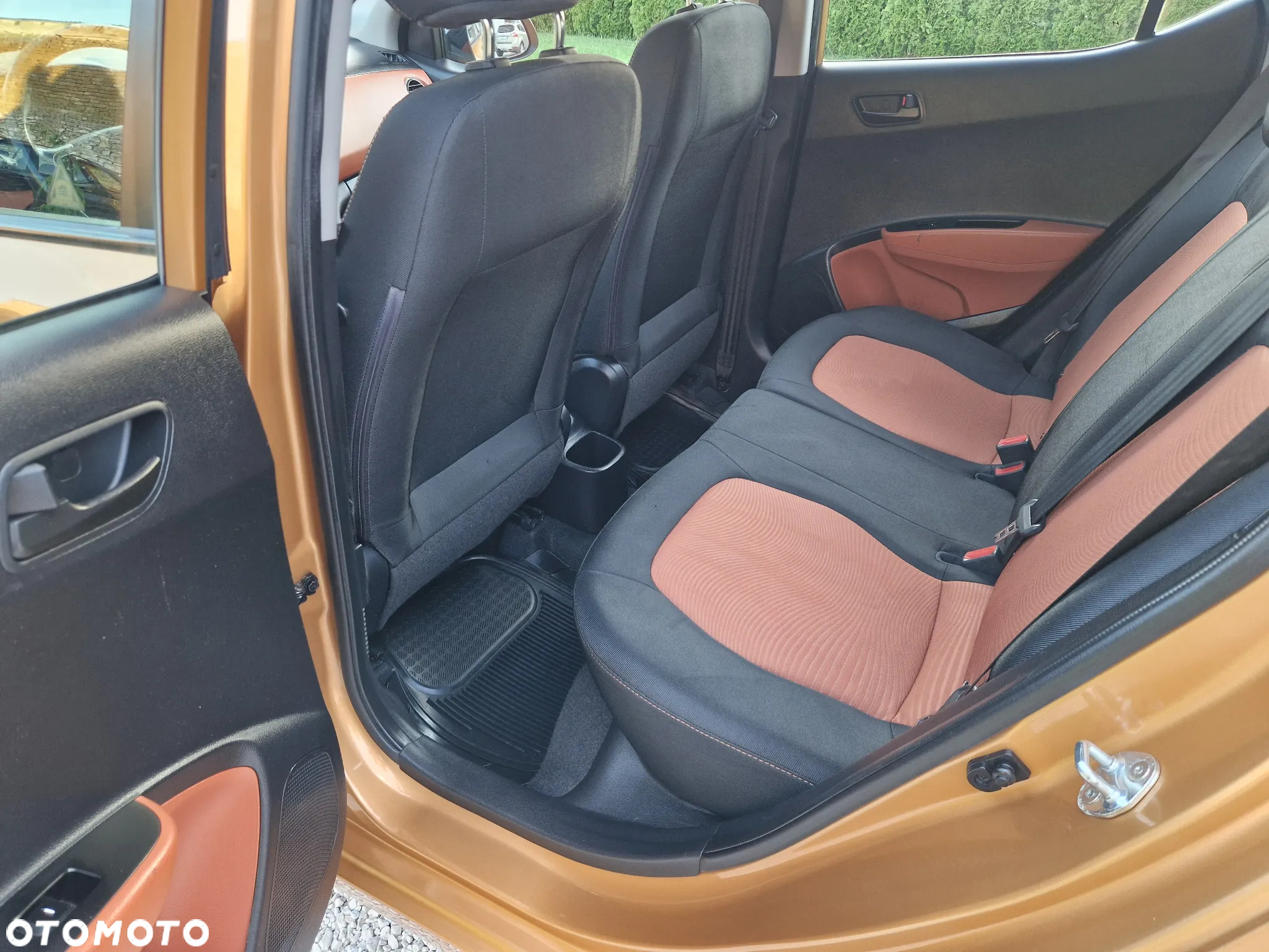 Hyundai i10 1.0 Fifa World Cup Edition - 24