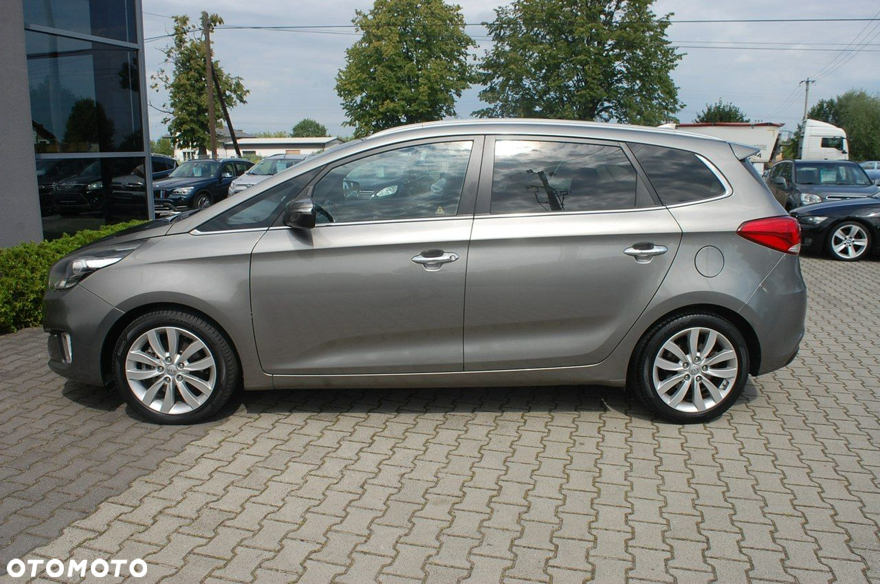 Kia Carens - 17