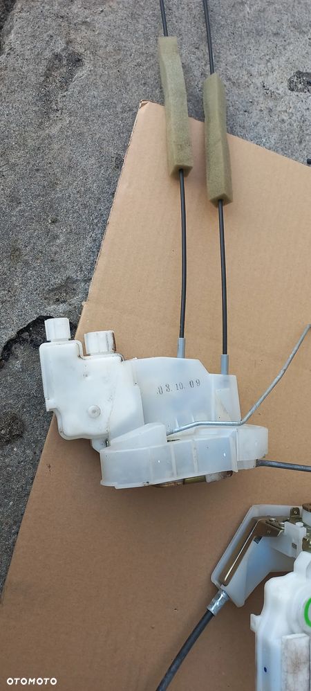subaru LEGACY IV  zamek   lewy prawy    2 PIN eu poznan - 2