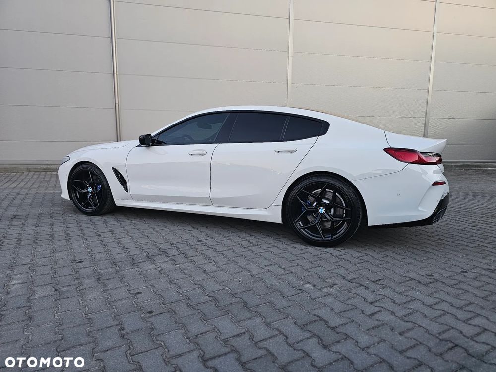 BMW Seria 8 840i - 8
