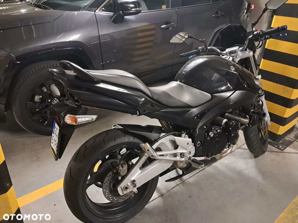Suzuki GSR - 5