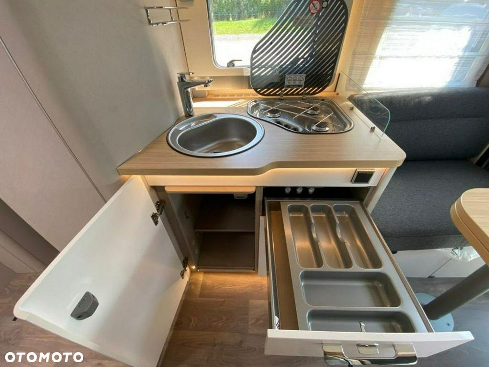 Hymer-Eriba Tramp S 685 - półintegra w układzie face to face - 18