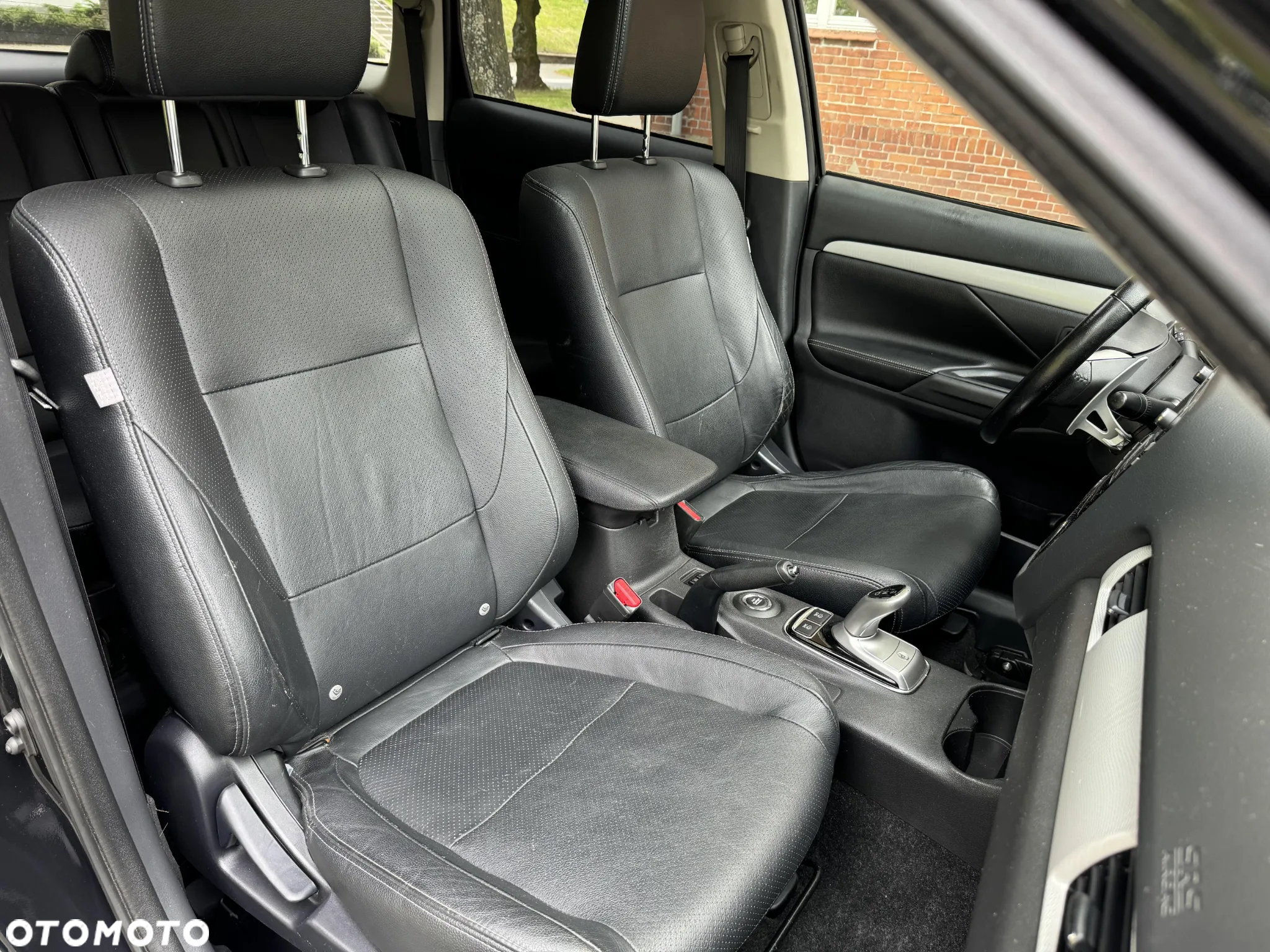 Mitsubishi Outlander 2.0 4WD Plug-In Hybrid - 11