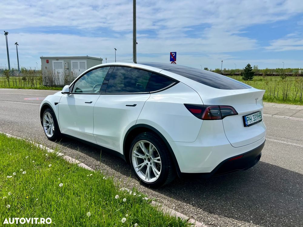 Tesla Model Y - 1