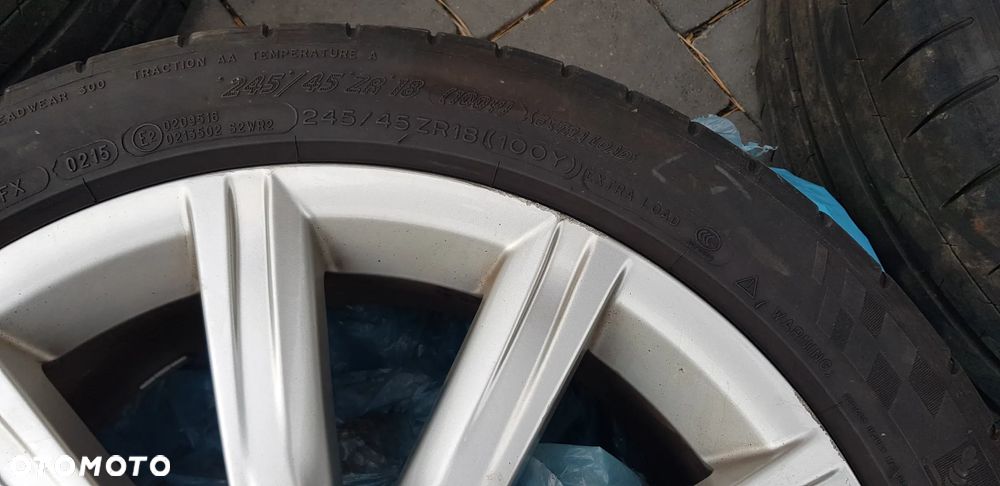 Oryginalne felgi Audi R18 - 5