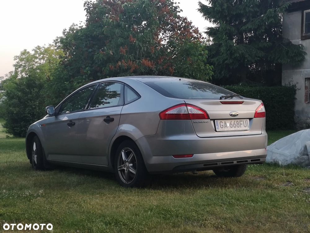 Ford Mondeo 1.6 Ambiente - 2