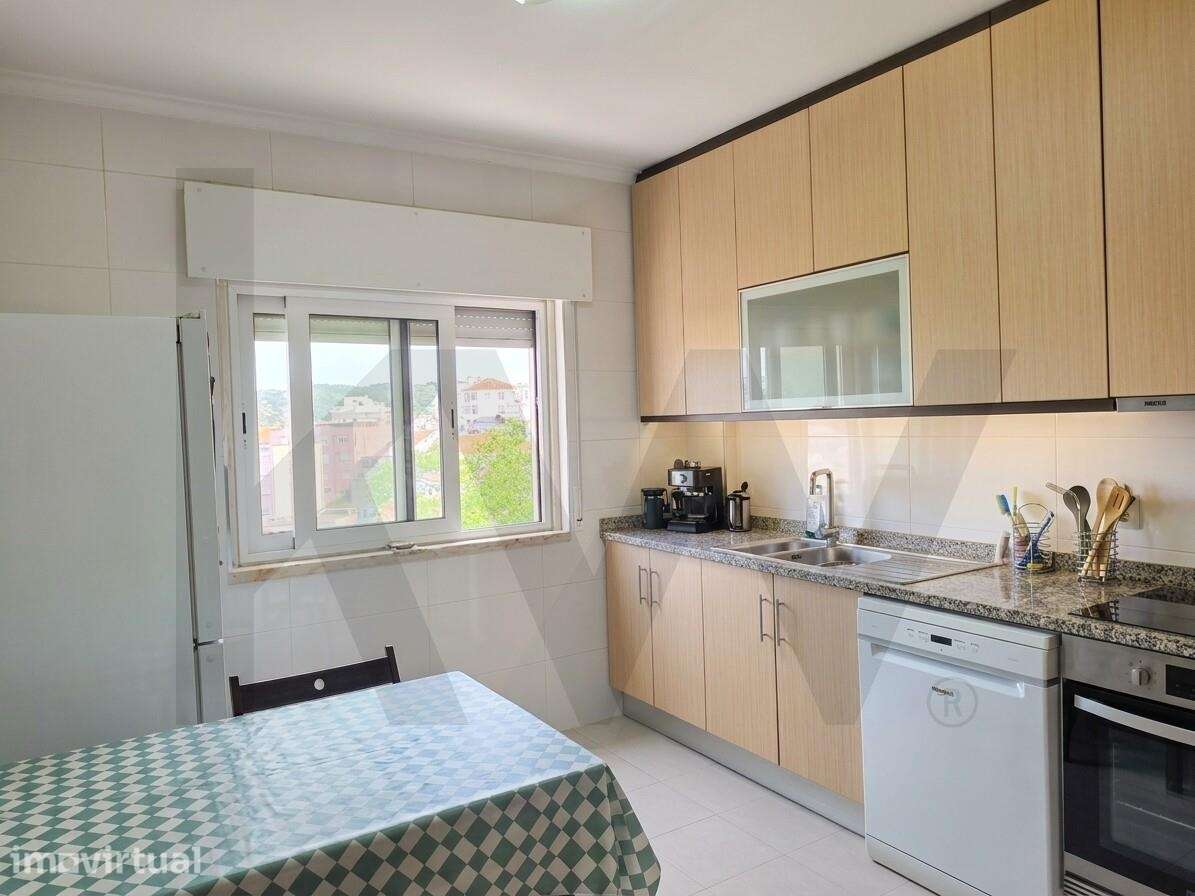 Apartamento T2 de 100m2 com Vista Desafogada e Garagem Box – Linda-a-V - Grande imagem: 5/19