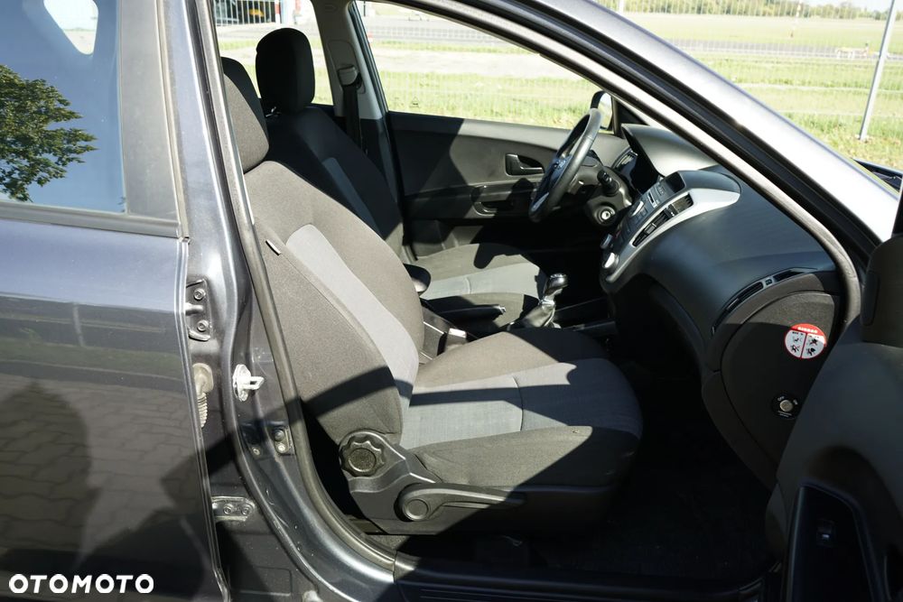 Kia Ceed 1.6 CRDi 90 Vision - 19