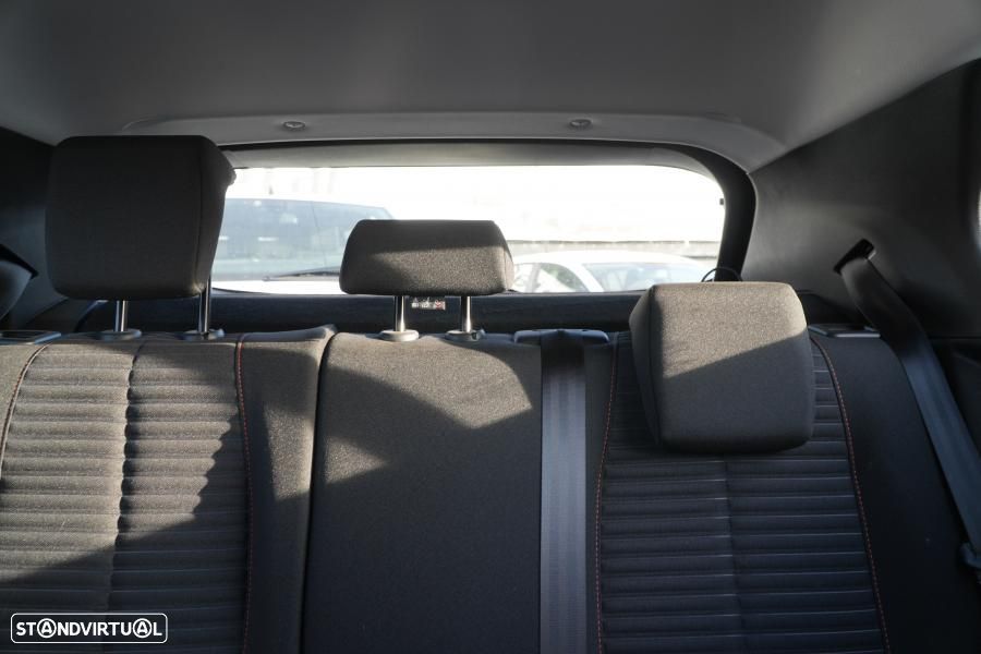 Peugeot 2008 1.2 PureTech Active EAT8 - 12