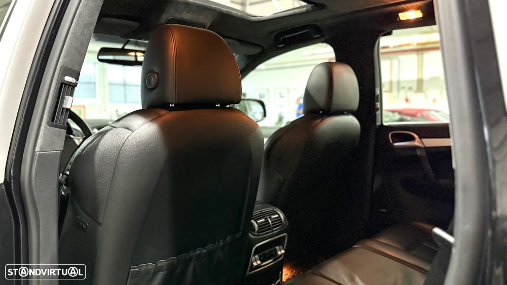Porsche Cayenne Turbo - 32