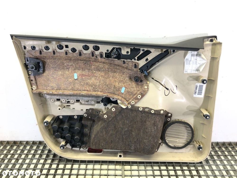 BOCZEK DRZWI PRAWY PRZÓD - 85.00 PLN - VW GOLF VI (5K1) 2008 - 2014 1.4 TSI 90 kW [122 KM] benzyna - 3