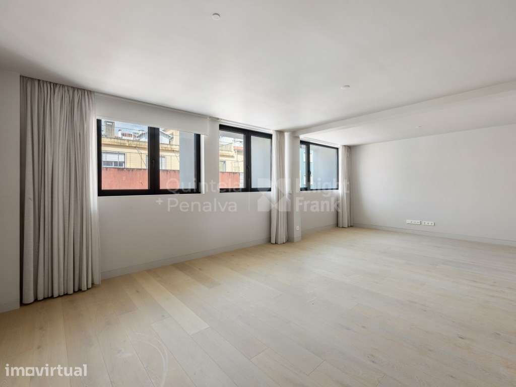 Apartamento T2 com estacionamento à venda nas Avenidas Novas - Grande imagem: 4/28