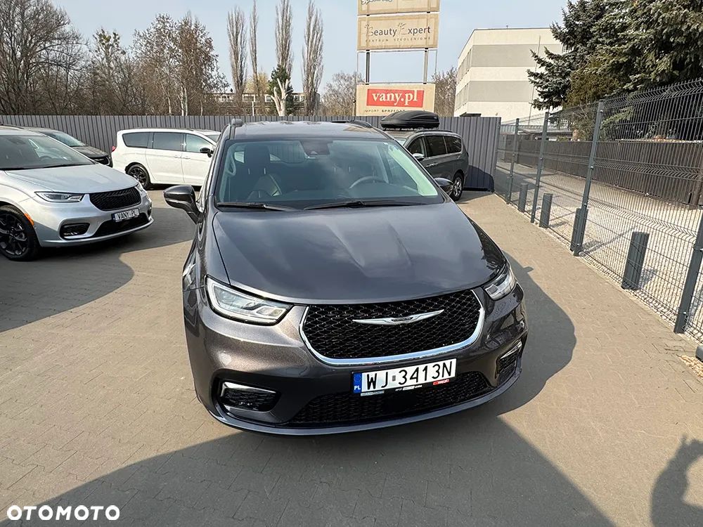 Chrysler Pacifica - 4