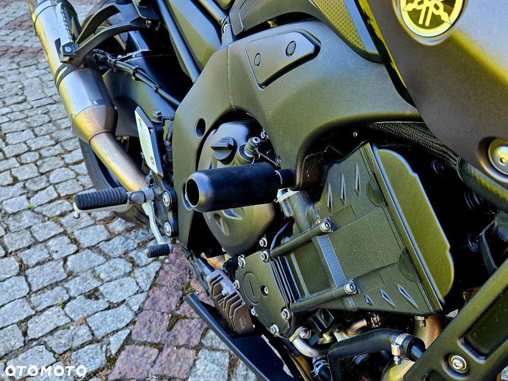 Yamaha FZ8 - 17