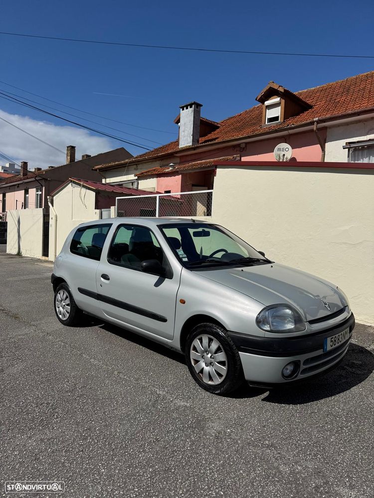 Renault Clio - 8