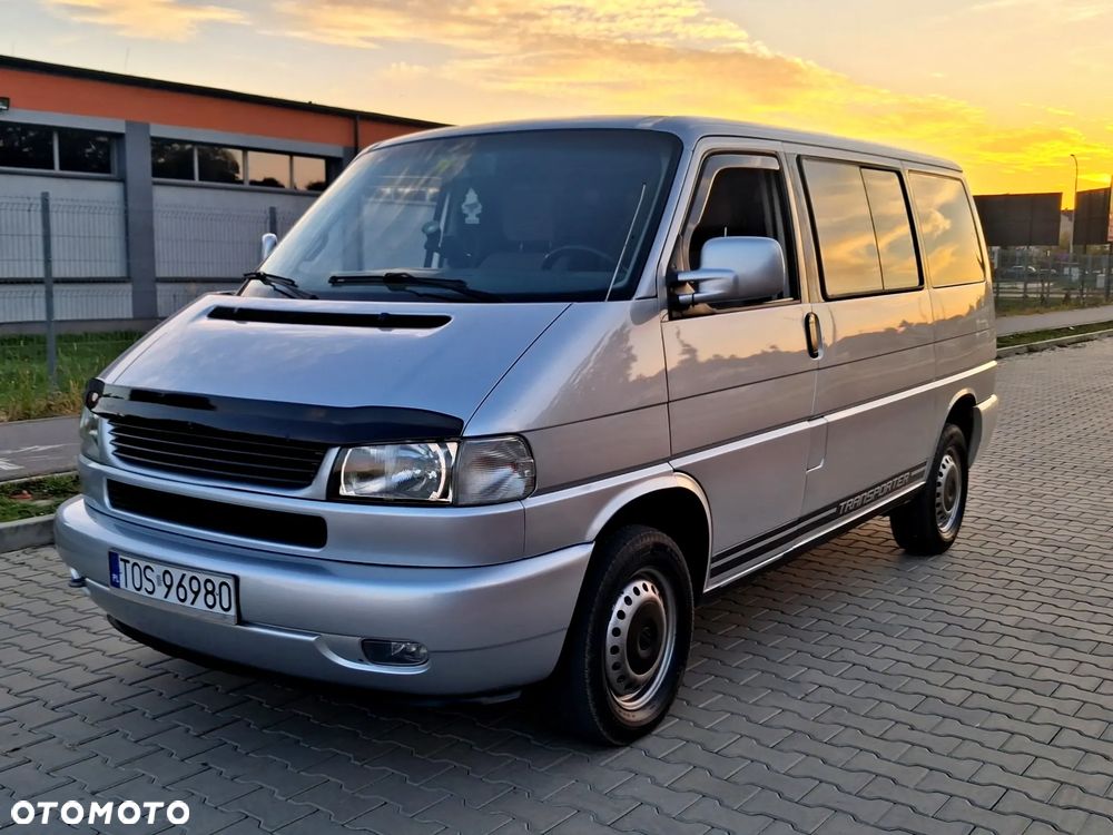 Volkswagen Caravelle - 1