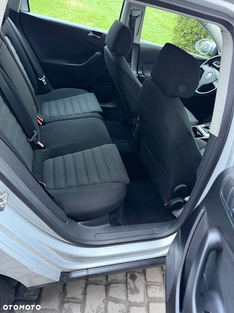 Volkswagen Passat - 25
