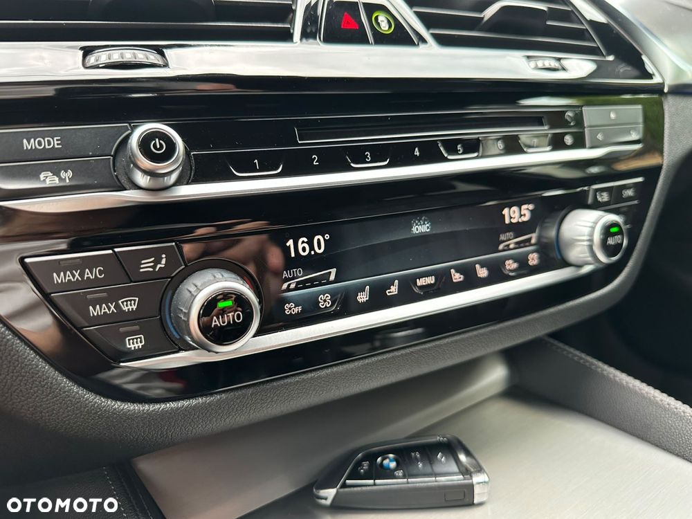 BMW Seria 5 525d M Sport sport - 8