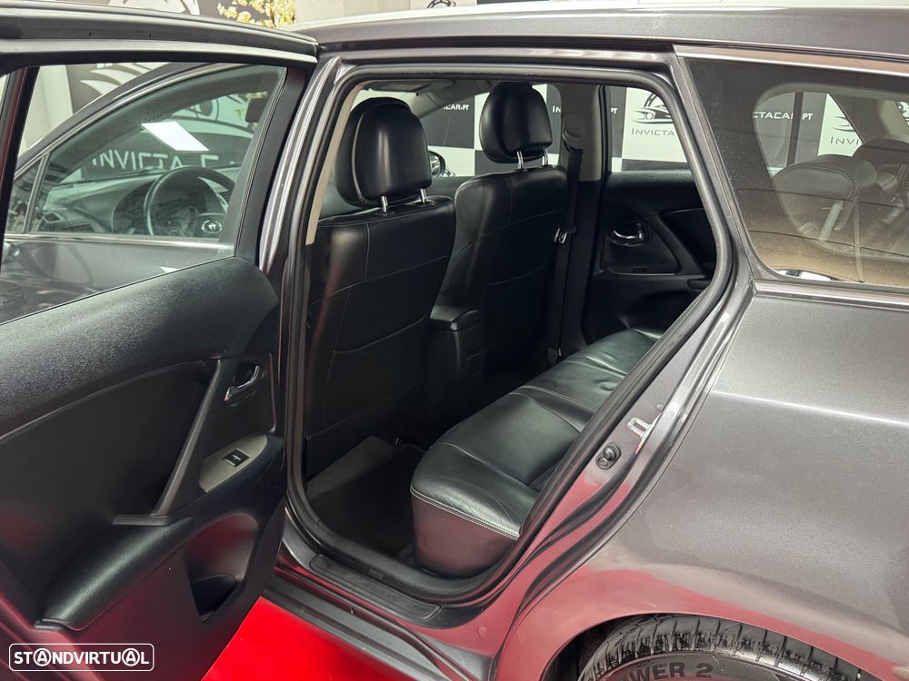 Toyota Avensis SW 2.0 D-4D Exclusive +Pele+GPS - 41