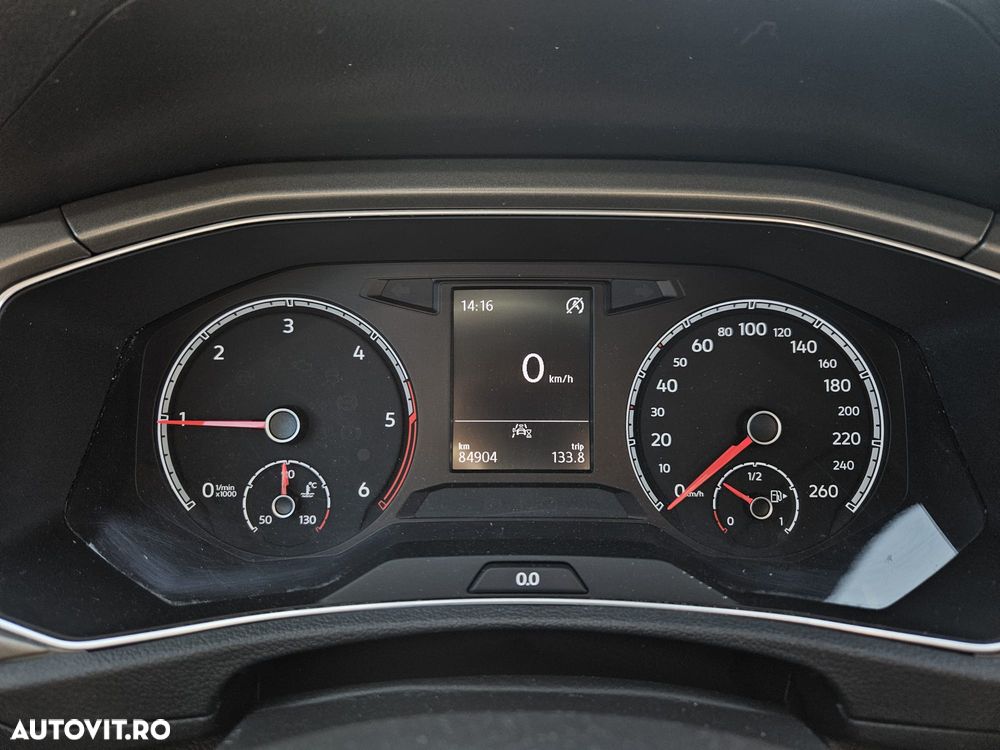 Volkswagen T-Roc - 13