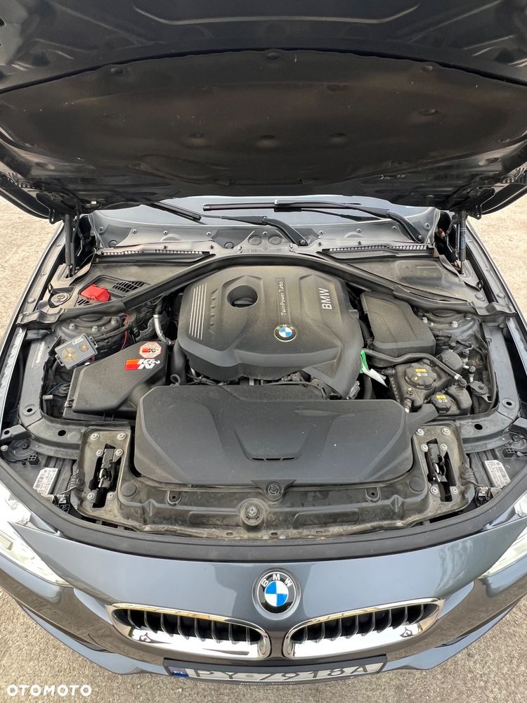 BMW Seria 3 330i Sport - 25
