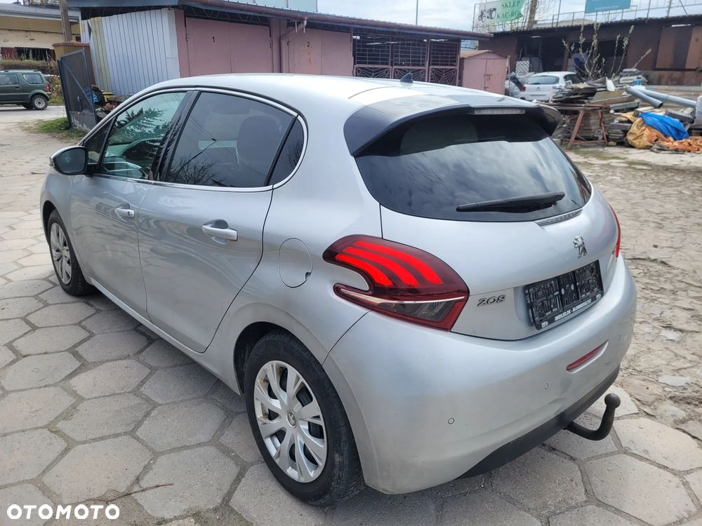 Peugeot 208 - 14