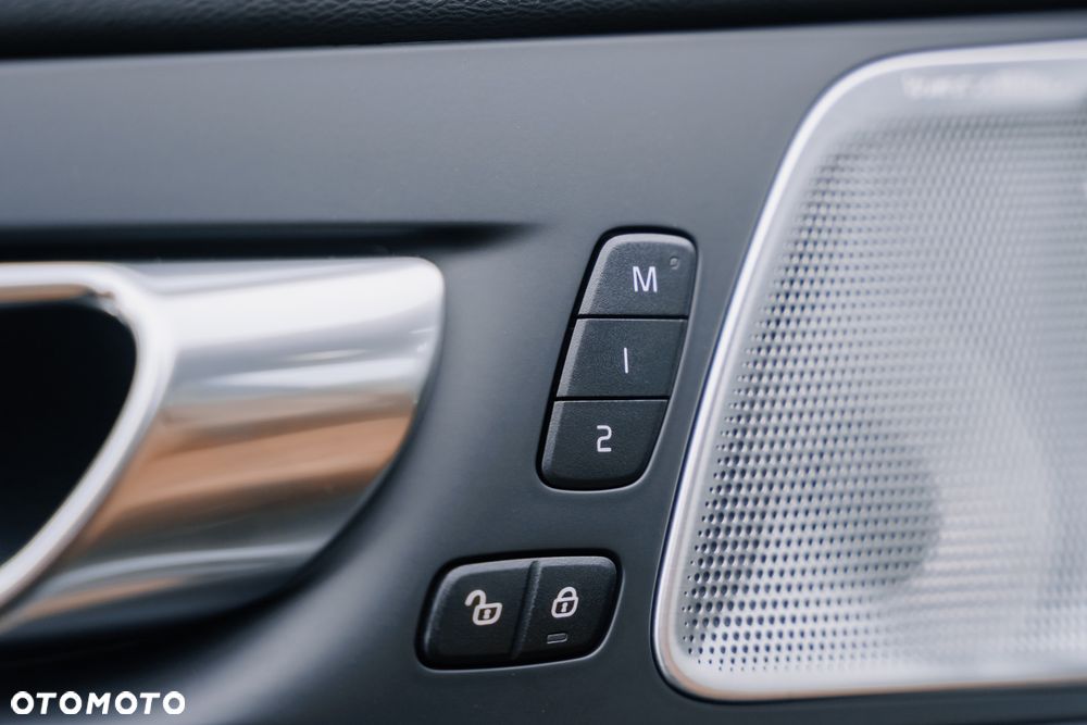 Volvo XC 60 T8 Plug-In Hybrid AWD Ultimate Dark - 15