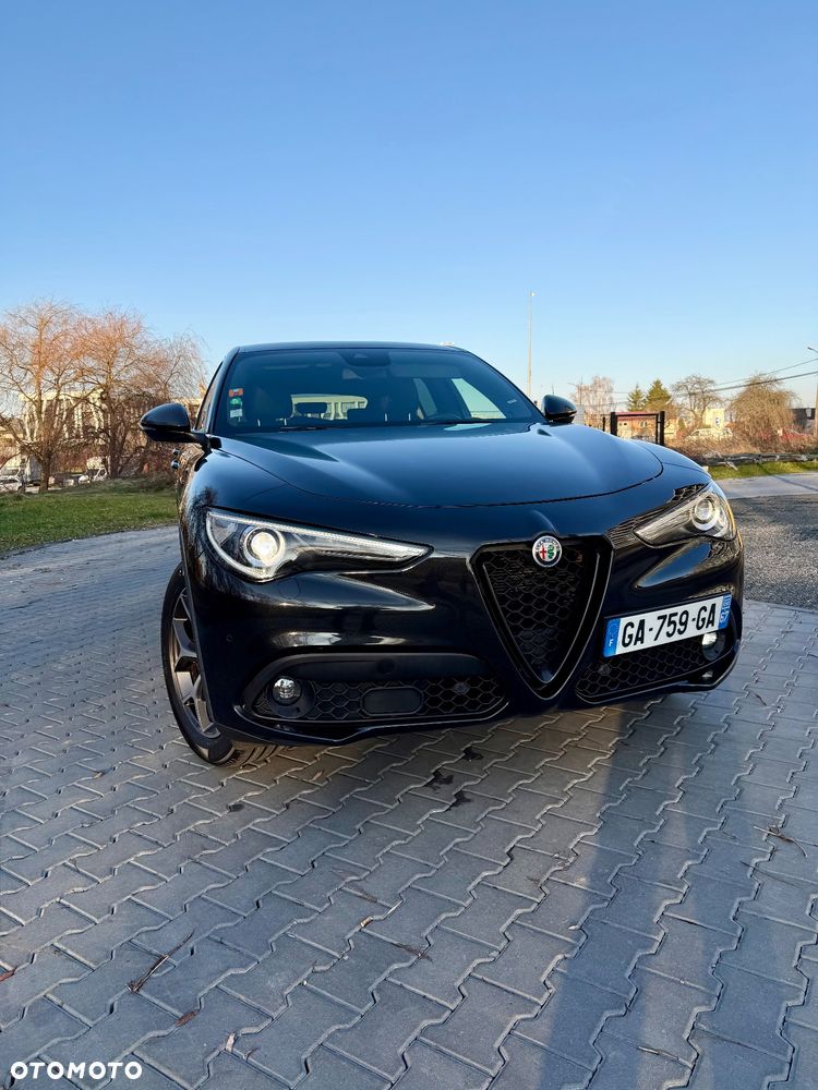 Alfa Romeo Stelvio - 1