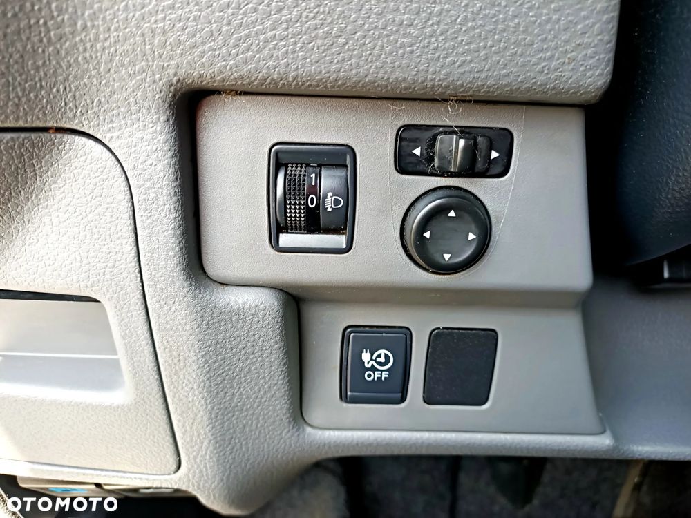 Nissan ENV 200 Maxi - 17