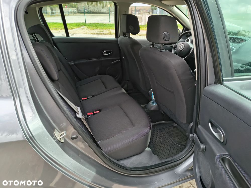 Renault Clio 1.2 16V Expression - 11
