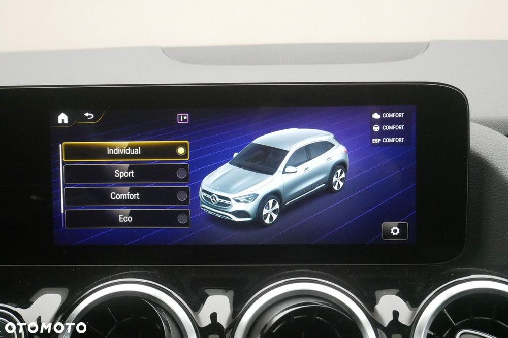 Mercedes-Benz GLA - 24