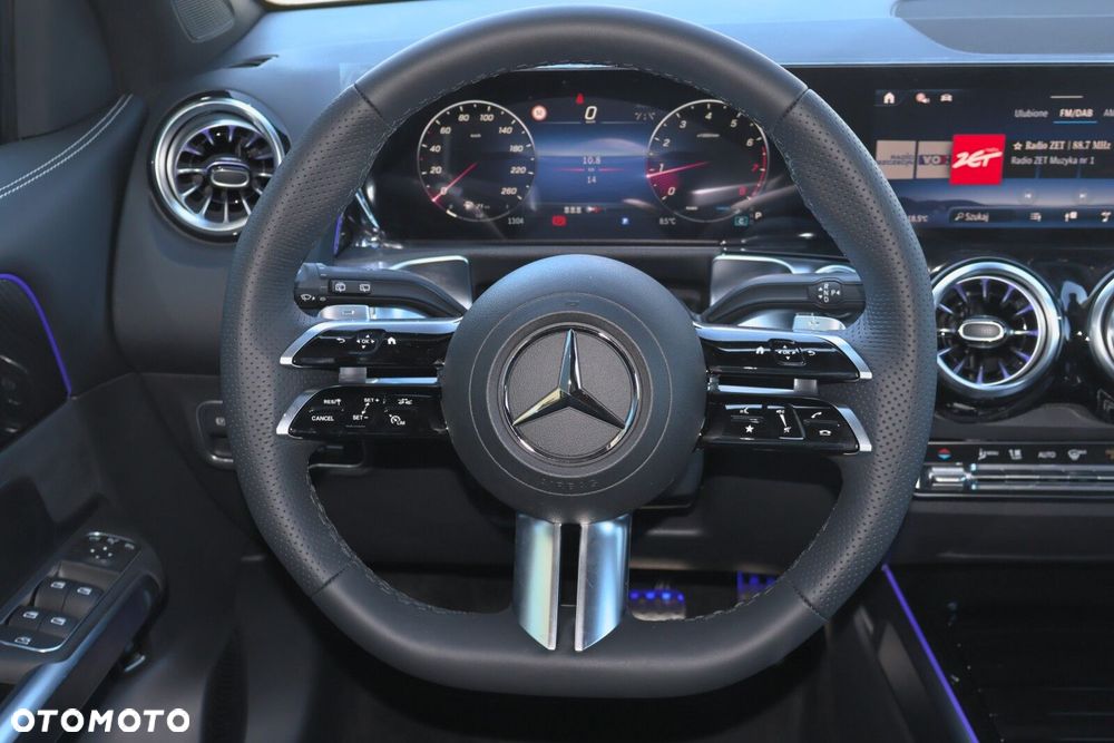 Mercedes-Benz GLB - 13