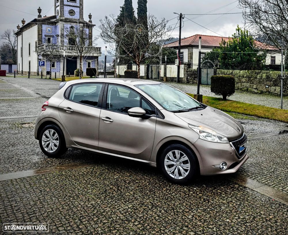 Peugeot 208 1.2 PureTech Signature EAT6 - 16