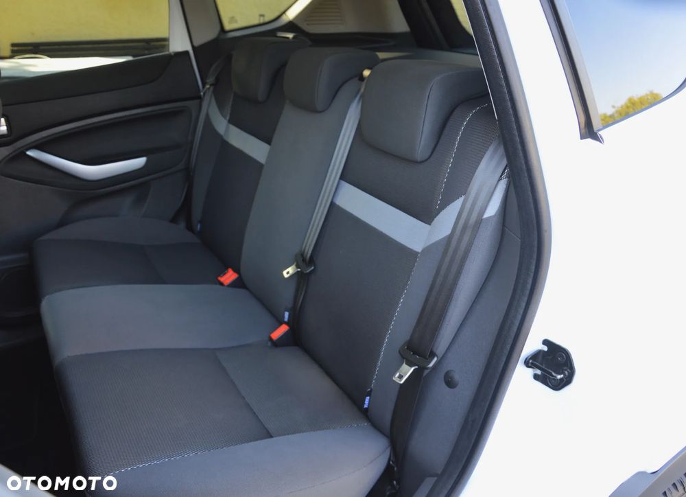 Ford Kuga - 35