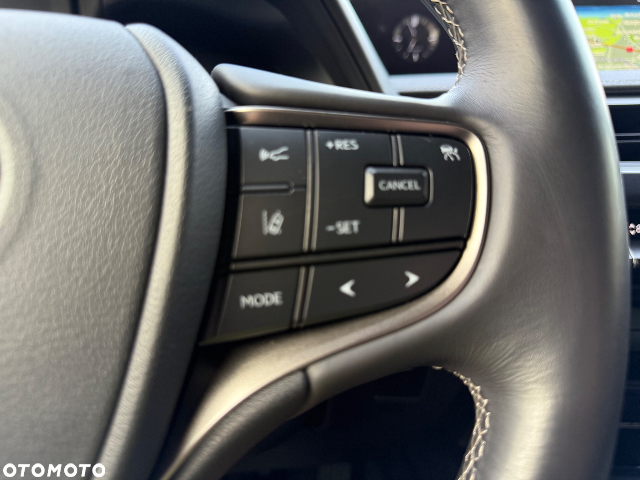 Lexus UX - 12