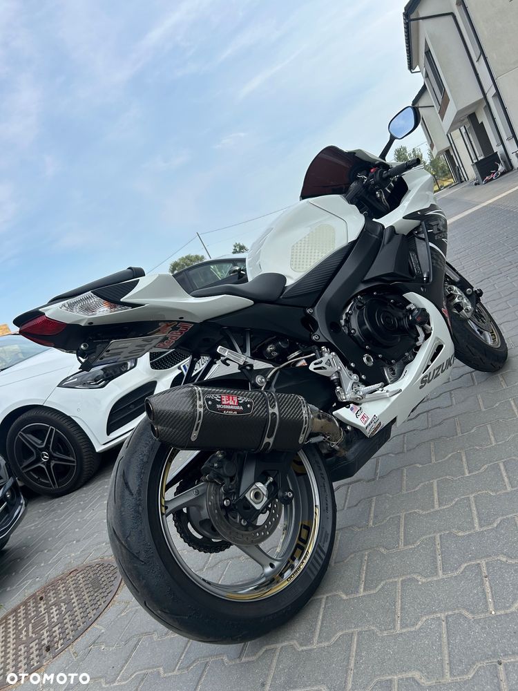 Suzuki GSX-R - 6