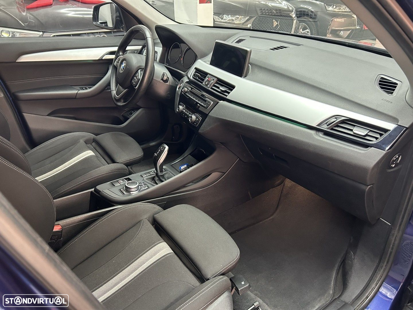 BMW X1 16 d sDrive Auto Line Sport - 12